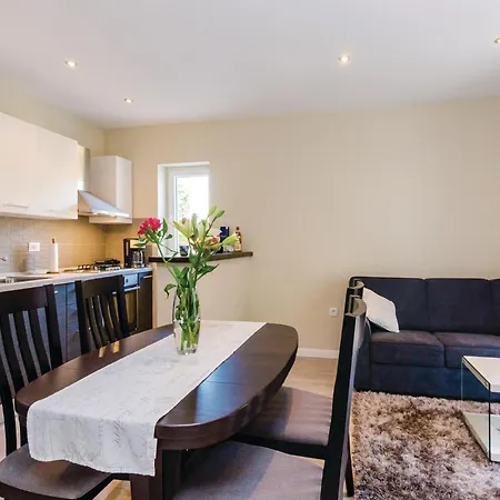 Holiday home Beautiful In With Kitchen